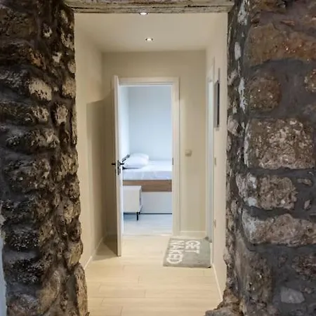 Lithic Διαμέρισμα